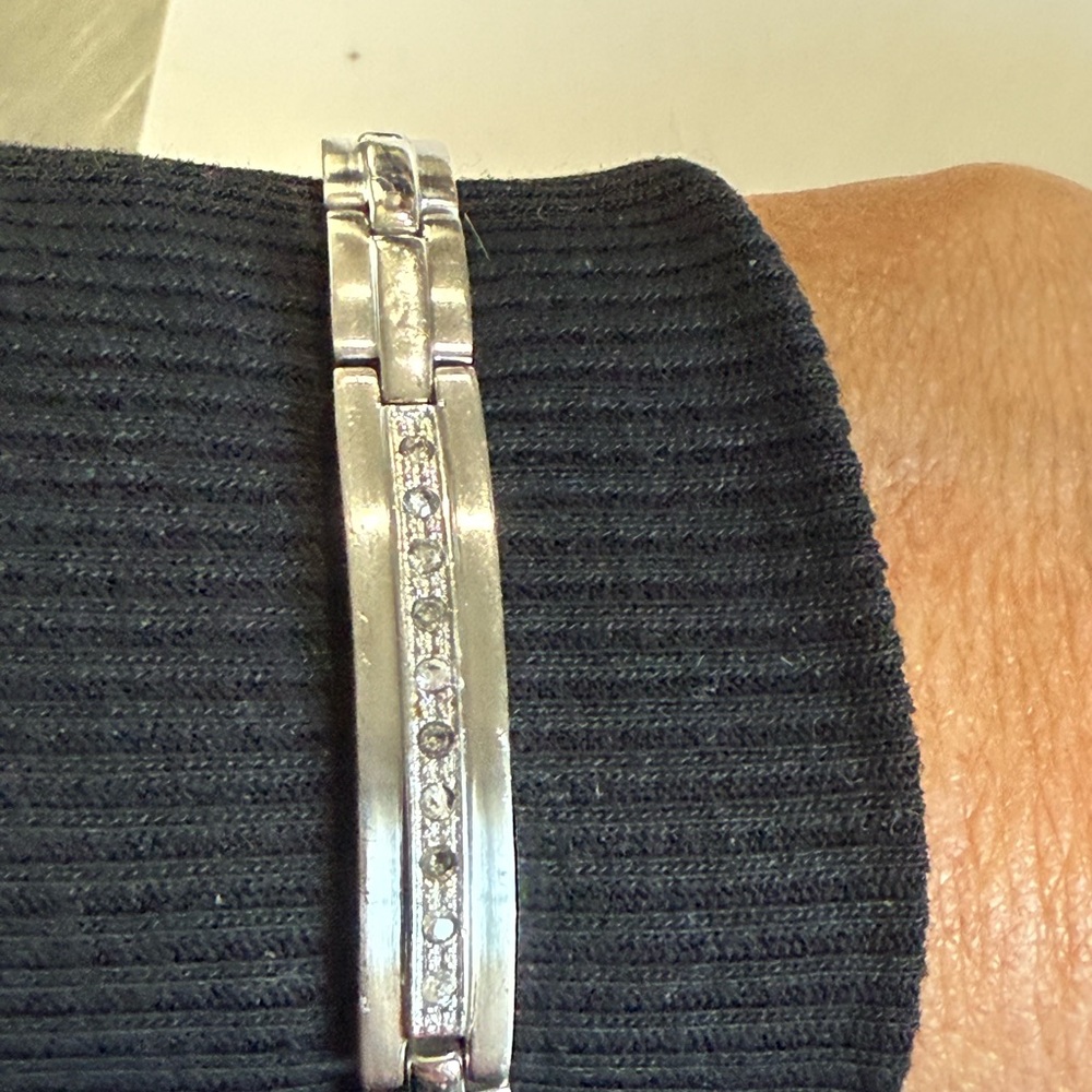 Men's stainless steel Silver Bracelet with Gem Detailing. 7 1/2 inches long.
